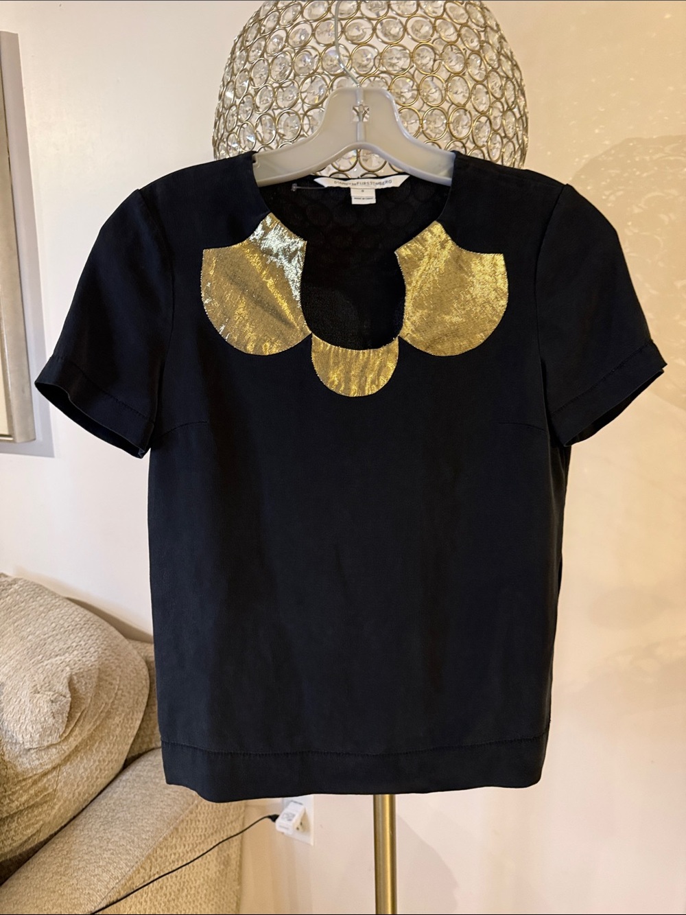 Diane von Furstenberg Black Top with Metallic Gold Accent sz 0